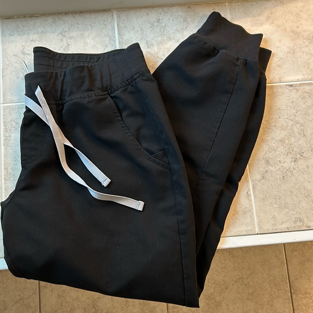 Figs black medium petite joggers